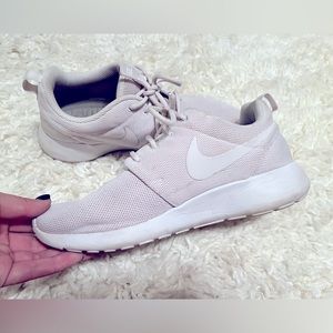 Women’s nikes